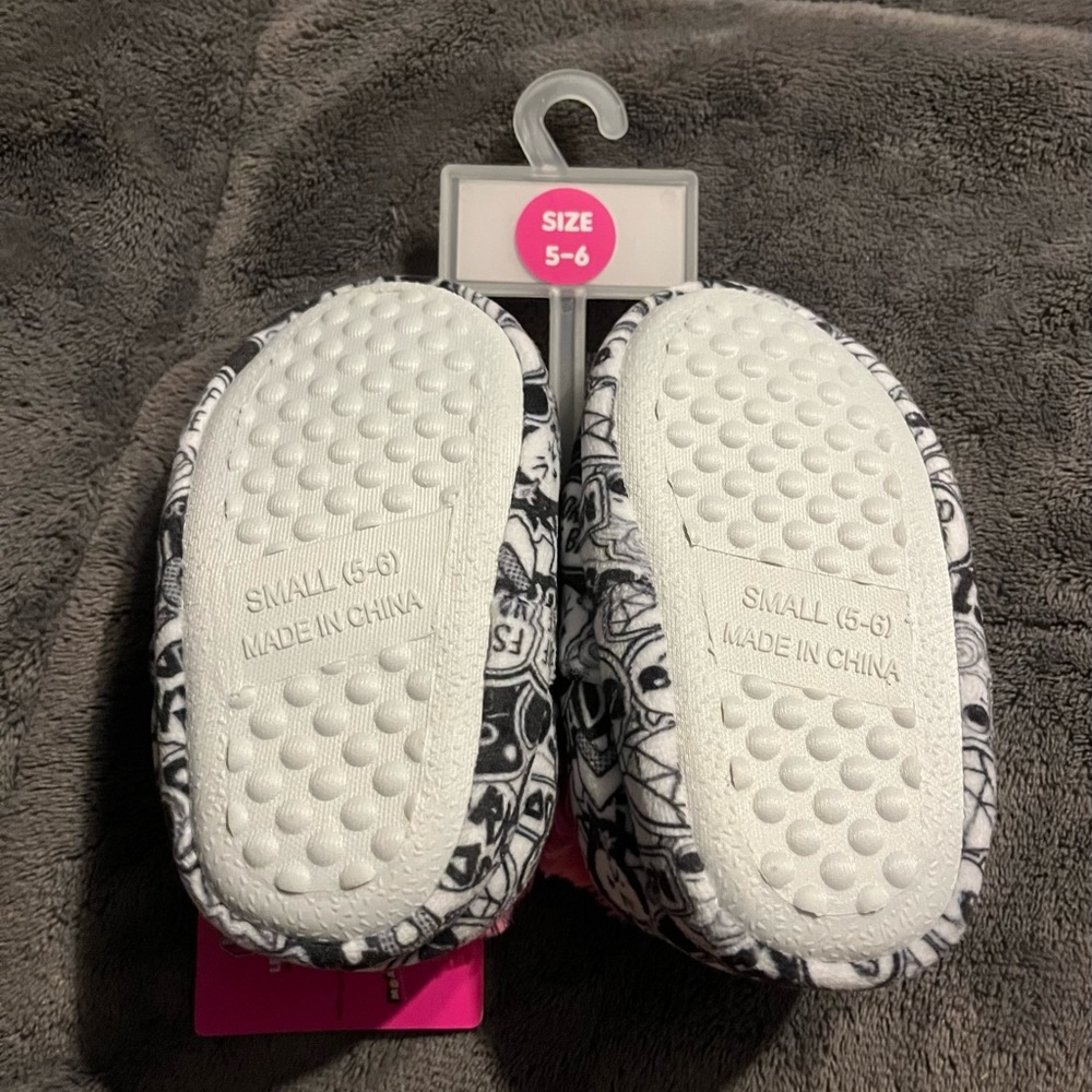 LOL Slippers - Picture 3 of 4